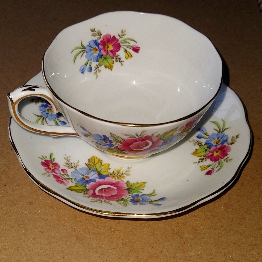 Rare! Fine Bone Roslyn China Made in England Tea Cup & Saucer
